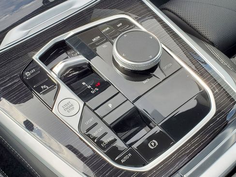 Used 2025 BMW X5 sDrive40i w/ M Sport Package image 31