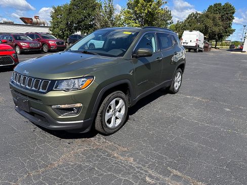 Used 2020 Jeep Compass Latitude w/ Cold Weather Group AWD/4WD image 7