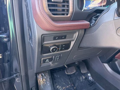 Used 2024 Ford Expedition Limited image 21