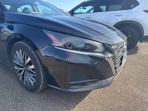 Used 2023 Nissan Altima 2.5 SV w/ SV Premium Package image 4