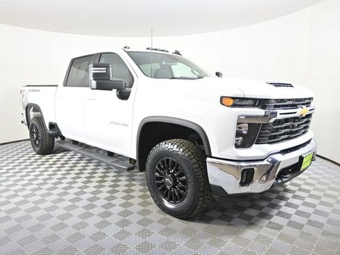 Used 2024 Chevrolet Silverado 3500 LT image 10