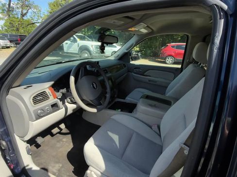Used 2009 Chevrolet Suburban LT image 2