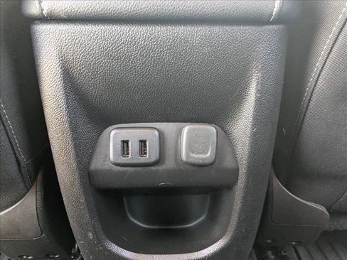 Used 2017 Chevrolet Colorado LT w/ LT Convenience Package image 16