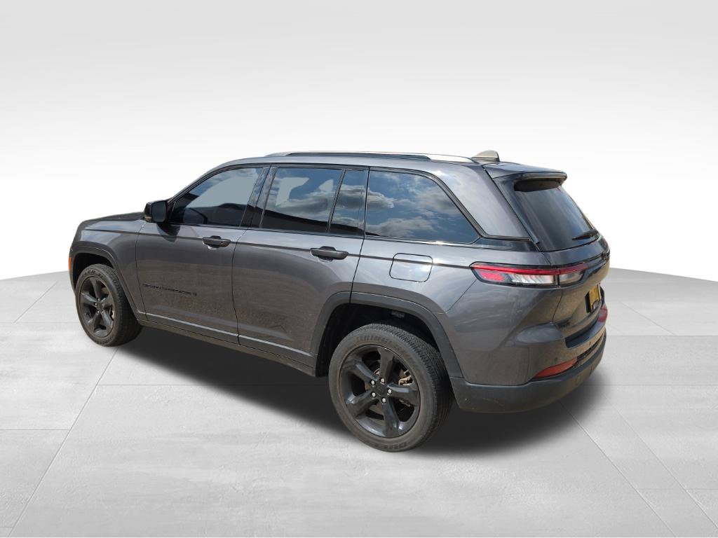 Used 2023 Jeep Grand Cherokee Altitude AWD/4WD image 10