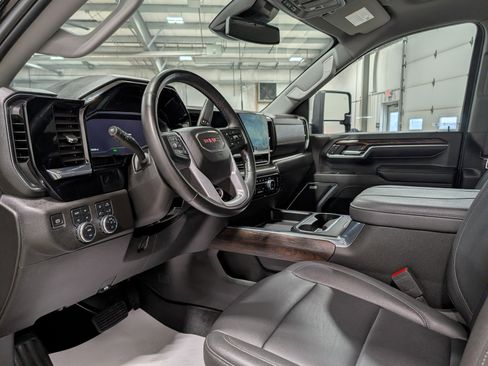 Used 2024 GMC Sierra 3500 SLT w/ SLT Convenience Package image 13