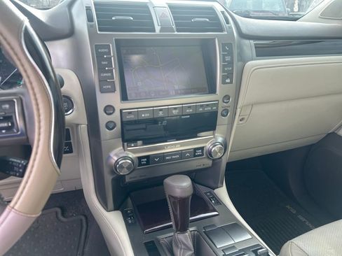 Used 2019 Lexus GX 460 image 31