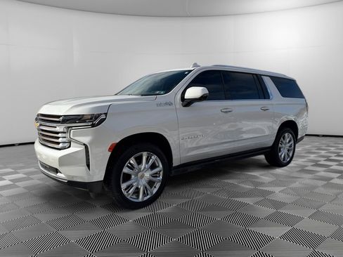 Used 2023 Chevrolet Suburban High Country image 3