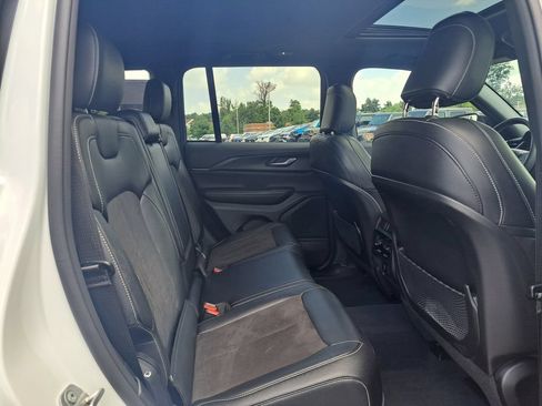 Certified 2023 Jeep Grand Cherokee Altitude AWD/4WD image 33