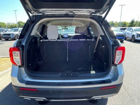 Used 2023 Ford Explorer XLT w/ Equipment Group 202A RWD image 9