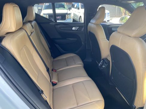 Used 2019 Volvo XC40 T4 Inscription FWD image 13