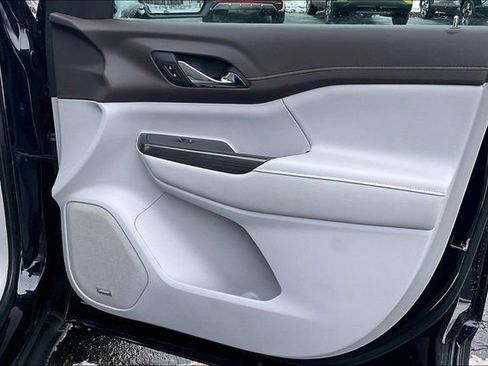 Used 2022 GMC Acadia SLT image 24