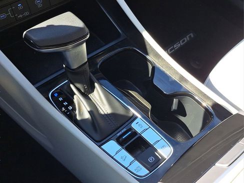 Certified 2025 Hyundai Tucson SE image 18