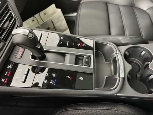 Certified 2026 Porsche Macan S AWD/4WD image 18