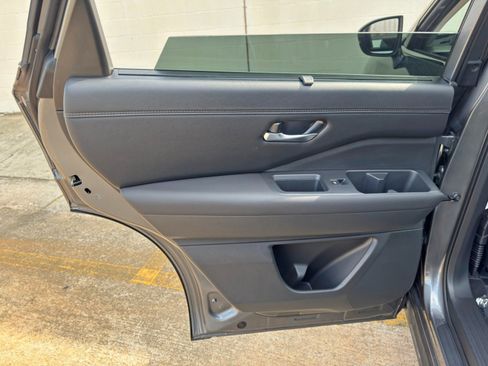 Used 2025 Nissan Pathfinder Platinum AWD/4WD image 46