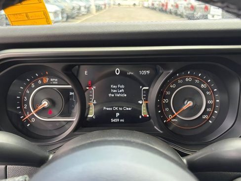 Certified 2025 Jeep Gladiator Mojave w/ Convenience Group AWD/4WD image 22