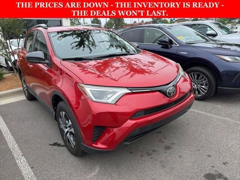 Used 2017 Toyota RAV4 LE FWD image 1