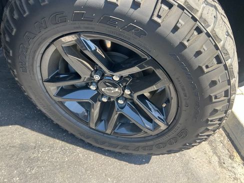 Used 2019 Chevrolet Silverado 1500 LT Trail Boss AWD/4WD image 23