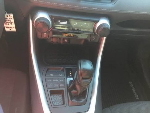 Used 2019 Toyota RAV4 LE w/ All Weather Liner Package AWD/4WD image 18