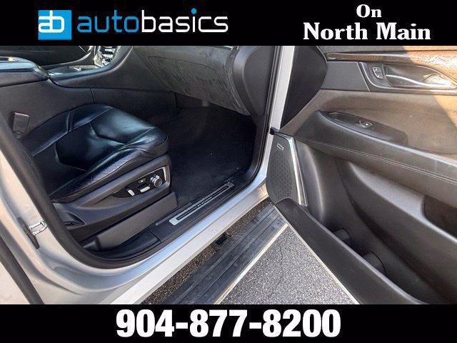 Used 2018 Cadillac Escalade Platinum RWD image 14