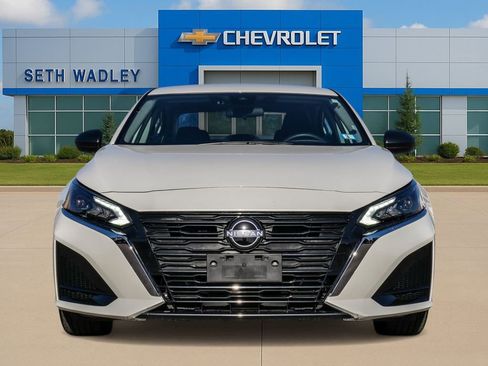 Used 2025 Nissan Altima 2.5 SV image 2