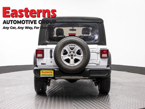 Used 2018 Jeep Wrangler Unlimited Sport S AWD/4WD image 6