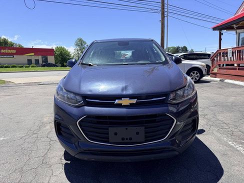 Used 2019 Chevrolet Trax LS AWD/4WD image 2