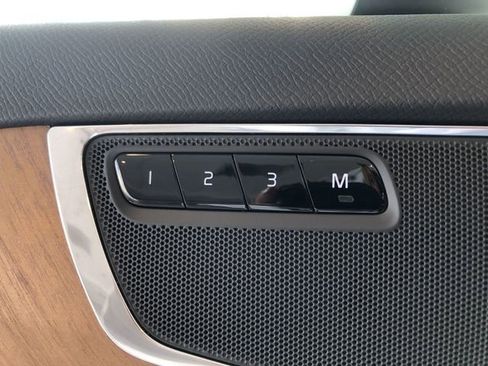 Used 2025 Volvo XC90 B6 Plus image 26