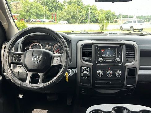 Used 2017 RAM 1500 Express RWD image 12