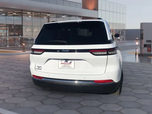 Used 2023 Jeep Grand Cherokee Sport Utility 4D image 9