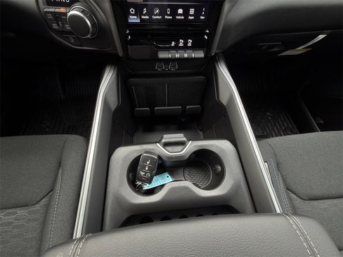 New 2026 RAM 1500 4x4 Crew Cab image 17