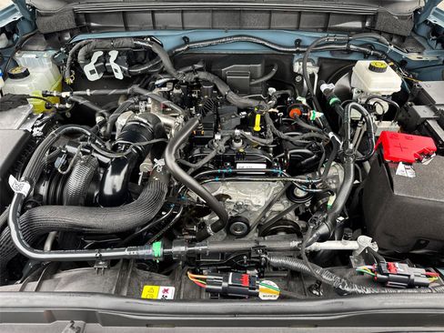 Certified 2021 Ford Bronco Black Diamond image 9