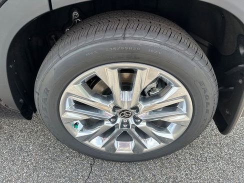 New 2026 Toyota Highlander Limited AWD/4WD image 9
