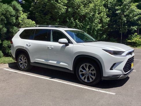 Used 2024 Toyota Grand Highlander AWD image 8
