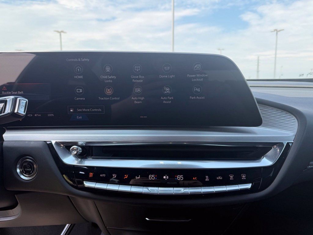 Certified 2024 Cadillac Lyriq Luxury AWD/4WD image 22