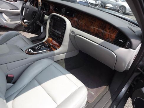 Used 2004 Jaguar XJ8 RWD image 28