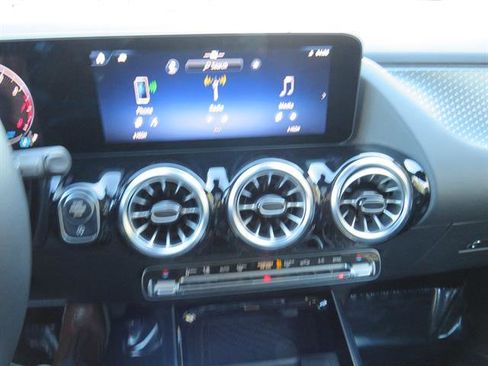 Used 2025 Mercedes-Benz GLA 250 4MATIC image 14