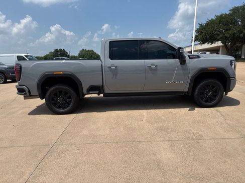 Used 2025 GMC Sierra 2500 AT4 w/ AT4 Premium Plus Package AWD/4WD image 8