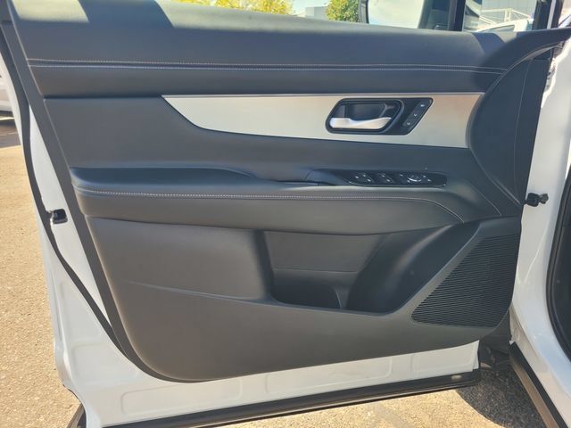 Certified 2025 Nissan Murano SL w/ Cargo Package AWD/4WD image 18
