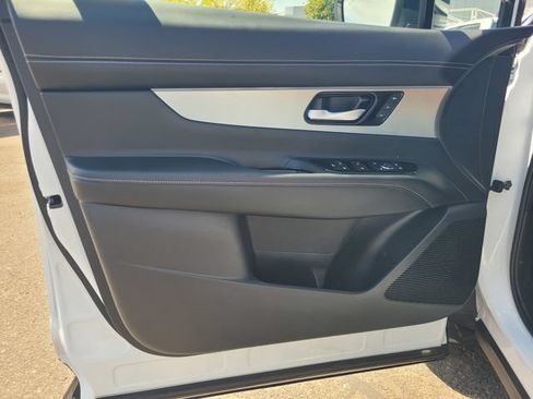 Certified 2025 Nissan Murano SL w/ Cargo Package AWD/4WD image 18