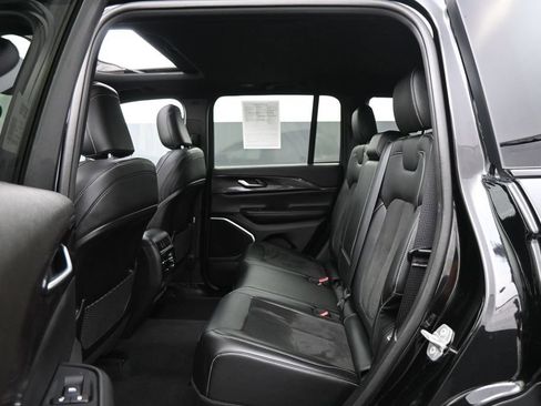 Used 2022 Jeep Grand Cherokee Altitude AWD/4WD image 19