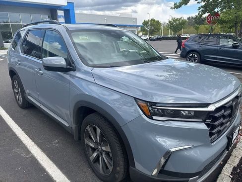 Used 2023 Honda Pilot Touring image 3