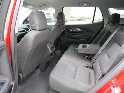 Used 2024 GMC Terrain SLE w/ Driver Convenience Package image 11