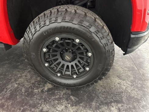 Used 2019 Chevrolet Silverado 1500 Custom Trail Boss w/ Custom Convenience Package image 4