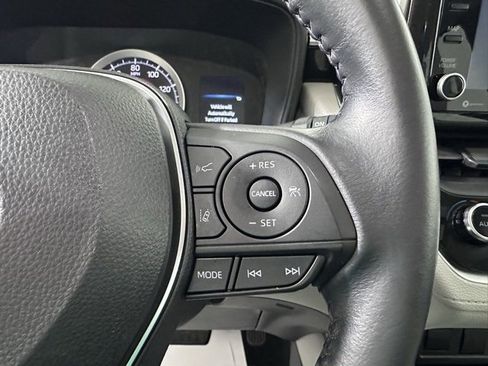 Used 2022 Toyota Corolla Cross LE image 23