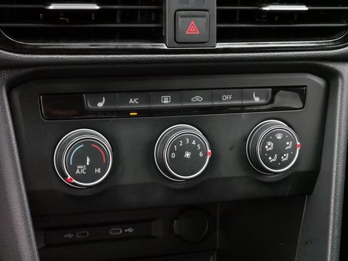 Certified 2022 Volkswagen Taos SE image 23