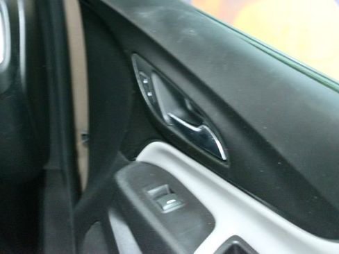 Used 2018 Chevrolet Equinox LS FWD image 9