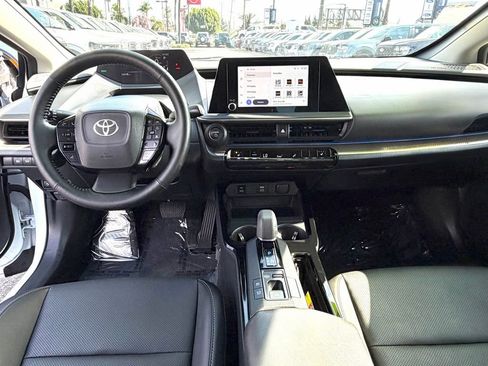 Used 2025 Toyota Prius XLE image 29