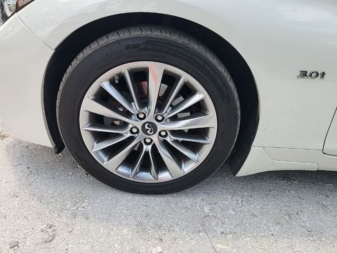 Used 2018 INFINITI Q50 Luxe w/ Essential Package (3.0T Luxe) RWD image 2
