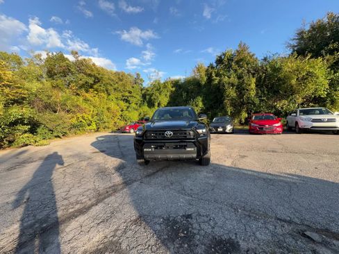 Used 2025 Toyota 4Runner SR5 image 16