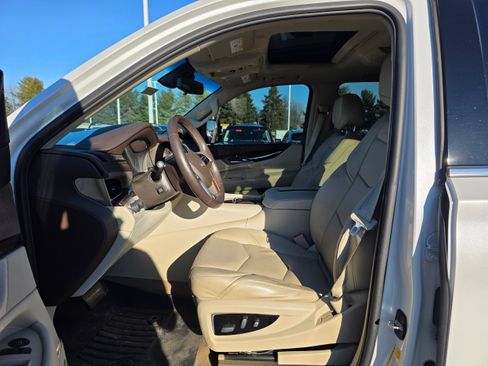 Used 2017 Cadillac Escalade Premium Luxury image 19